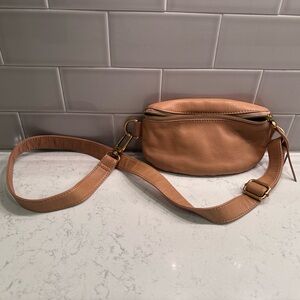 HOBO Fern belt bag, leather - sandstorm (tan) color